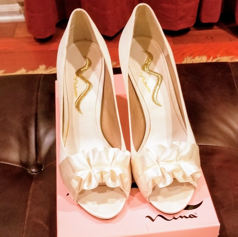 Nina size 8 M Ivory Fulvia heels